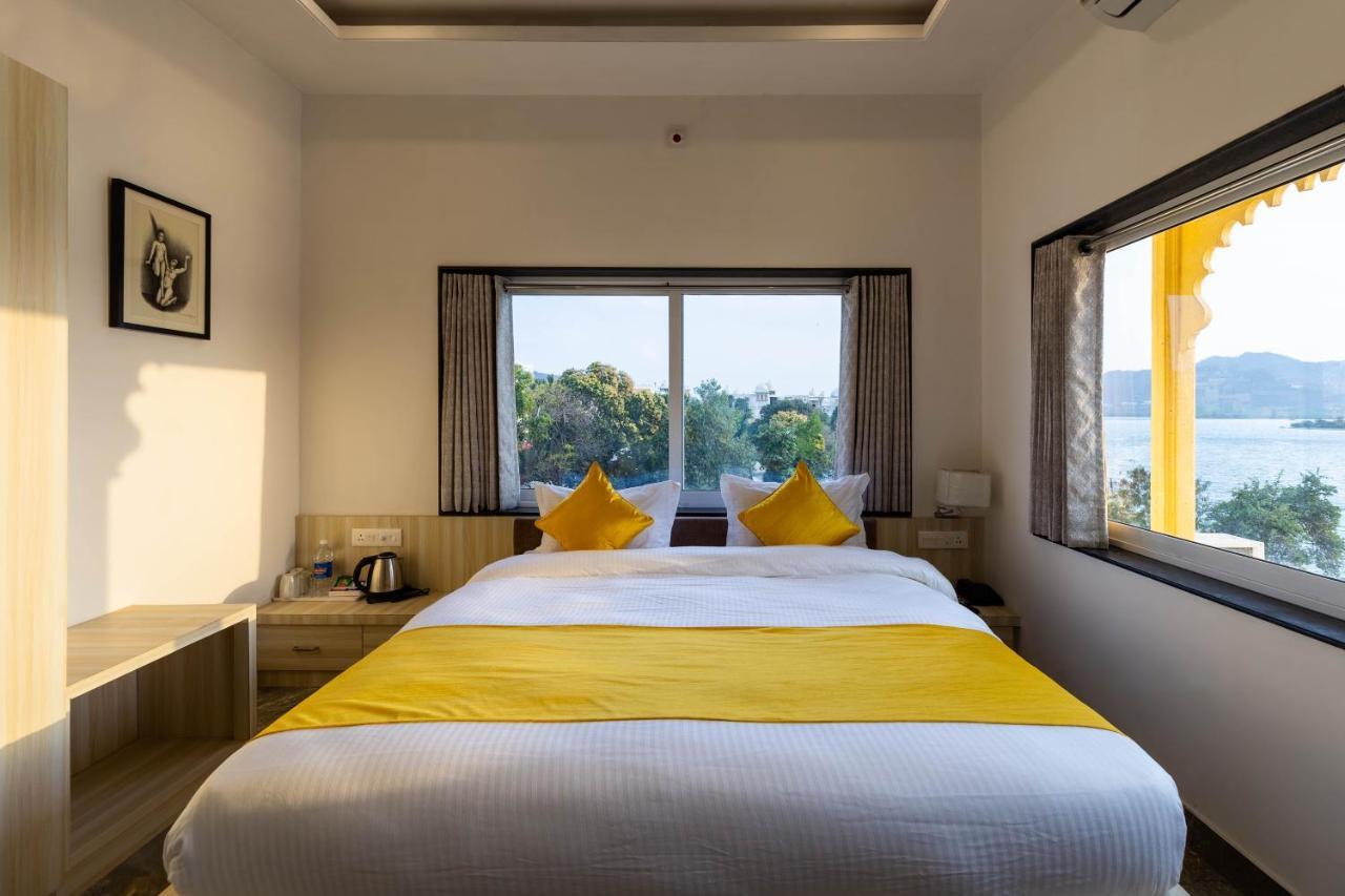 Haveli Jai Durga Udaipur Lake Facing With Swimming Pool Exterior photo